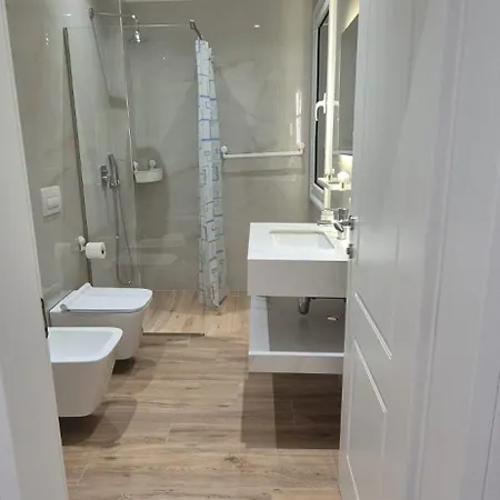 Denny's House 3*